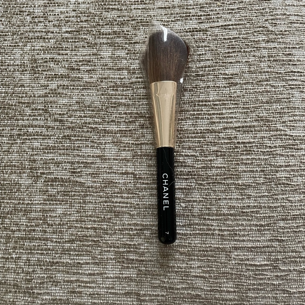 CHANEL flat #7 blush brush - Brand New, NEVER USED!!